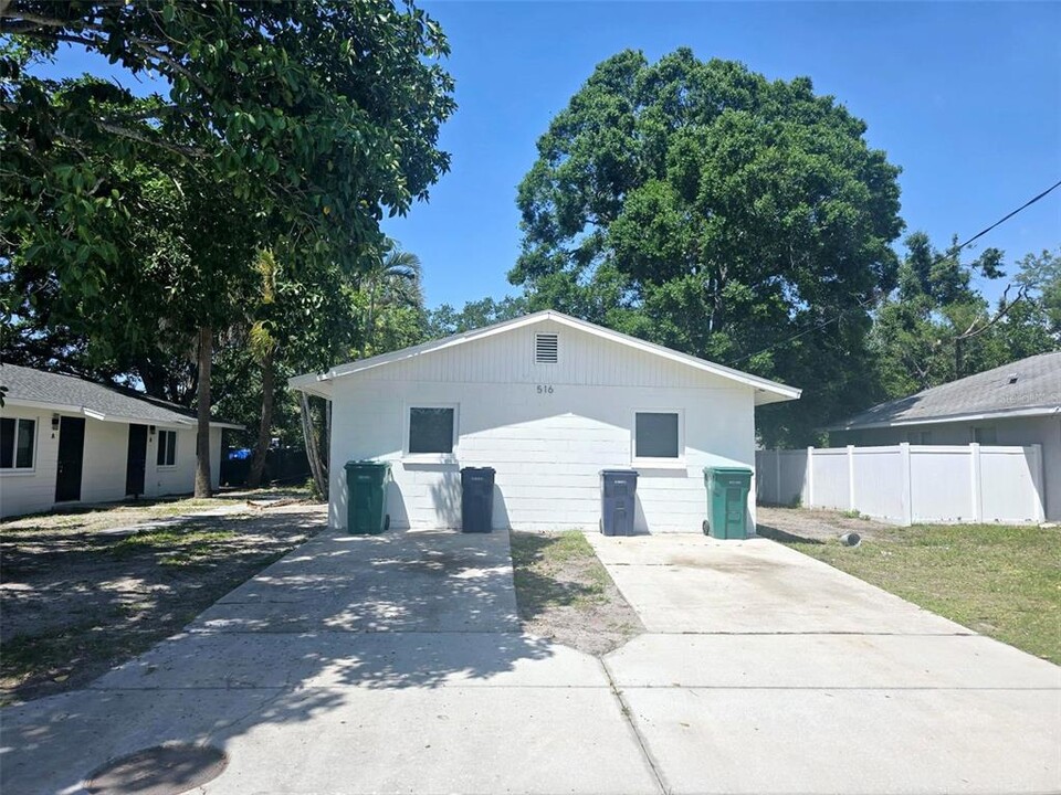 516 12th St W in Palmetto, FL - Building Photo