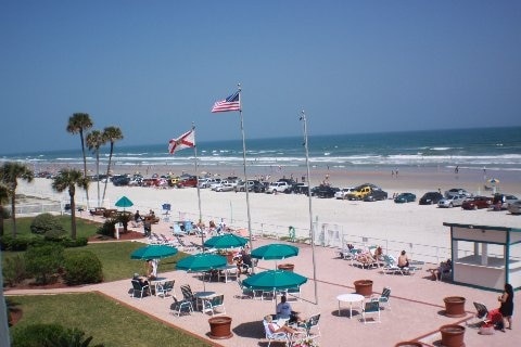 935 S Atlantic Ave, Unit 317 in Daytona Beach, FL - Foto de edificio
