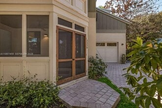 2330 Overbrook St in Miami, FL - Building Photo - Building Photo