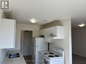 1765 Lawrence Ave E in Toronto, ON - Building Photo - Building Photo