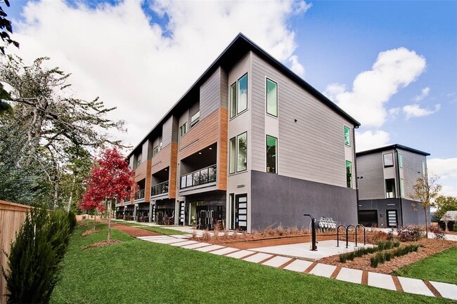 210 NW 9th St in Bentonville, AR - Building Photo - Building Photo