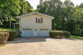 2694 Hillsboro Rd in Brentwood, TN - Building Photo - Building Photo