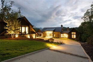 725 Rocky Point Dr in Morganton, GA - Building Photo