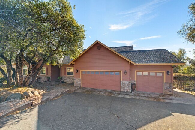 14304 Lake Vista Dr in Sonora, CA - Building Photo - Building Photo