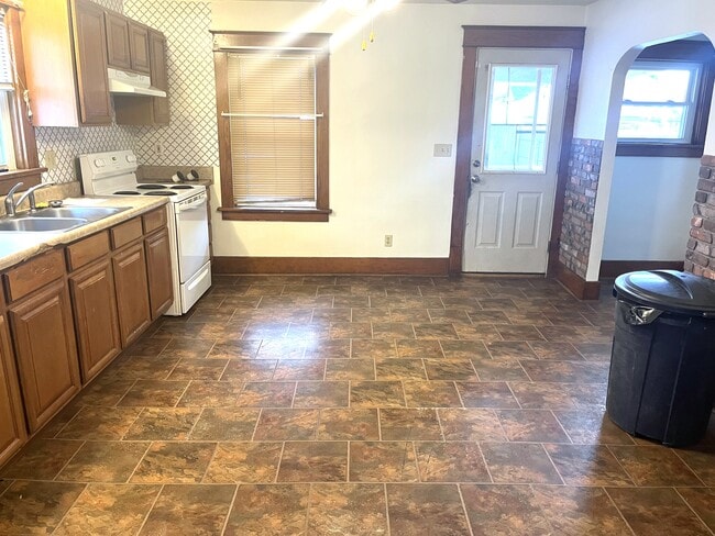 1605 Chestnut St in Erie, PA - Foto de edificio - Building Photo