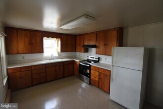 19801 Senedo Rd in Edinburg, VA - Foto de edificio - Building Photo