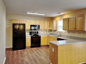 112 Dunnell Rd in Mooresville, NC - Foto de edificio - Building Photo