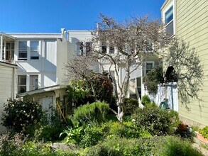 457 Chestnut St in San Francisco, CA - Building Photo - Building Photo