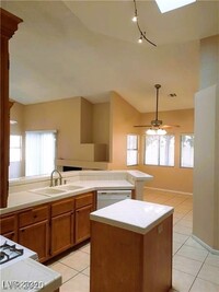 7121 Deep River Cir in Las Vegas, NV - Building Photo - Building Photo