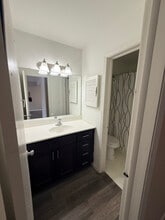 3402 N Oakland Ave, Unit 305 in Milwaukee, WI - Building Photo - Building Photo