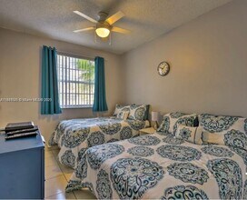 3135 NE 184th St in North Miami Beach, FL - Building Photo - Building Photo
