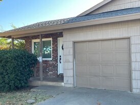 3329 Routier Rd in Sacramento, CA - Building Photo