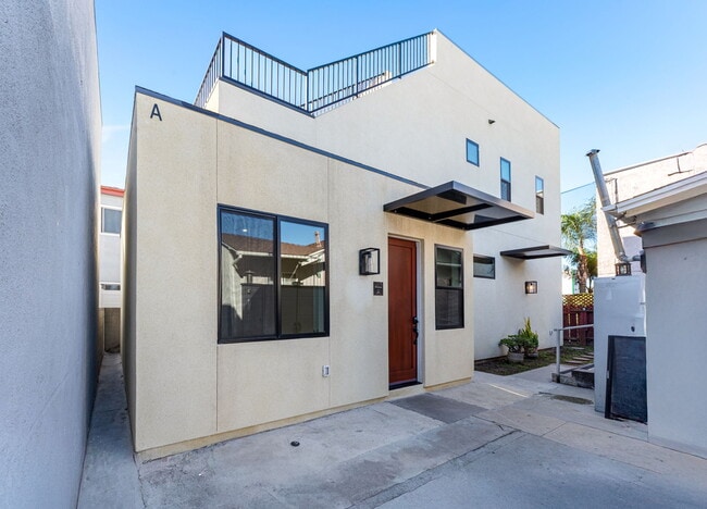 2430 E 7th St in Long Beach, CA - Foto de edificio - Building Photo