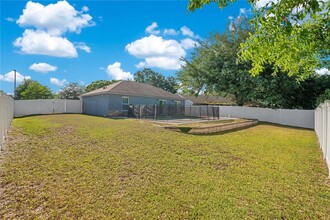 1347 Woodlake Cir in St. Cloud, FL - Foto de edificio - Building Photo