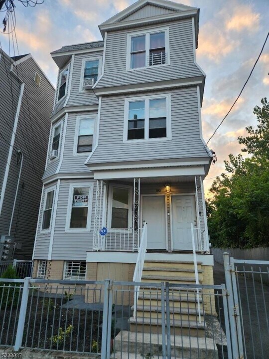 195 22nd St in Irvington, NJ - Building Photo