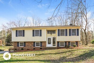 4441 Fernbrook Dr in Winston-Salem, NC - Building Photo