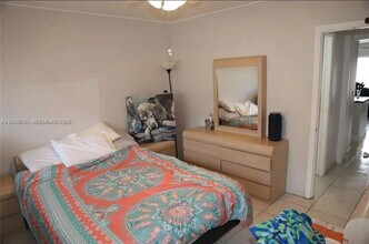 815 SW 10th Terrace in Hallandale Beach, FL - Building Photo - Building Photo