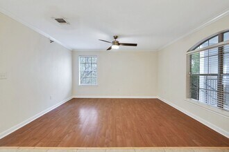 7323 Snowden Rd in San Antonio, TX - Building Photo - Building Photo