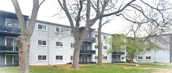 1064 Brenchley St in Sarnia, ON - Building Photo