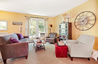 3 Mary Dr in Naugatuck, CT - Building Photo - Building Photo