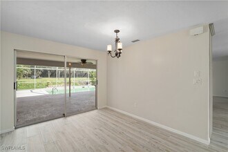 1411 Whiskey Creek Dr in Ft. Myers, FL - Foto de edificio - Building Photo
