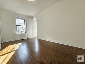 Sunny 1-Bedroom in Greenwich Village | Pri in New York, NY - Foto de edificio - Building Photo