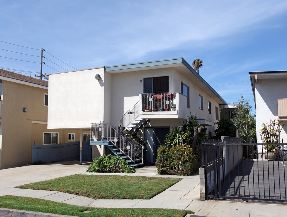 1641 Granville Ave in Los Angeles, CA - Building Photo