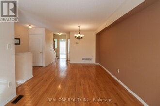 4950 Albina Way in Mississauga, ON - Building Photo - Building Photo