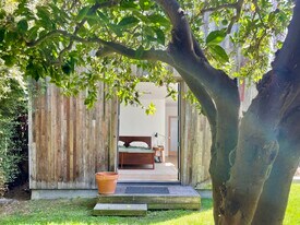 10755 Cushdon Ave in Los Angeles, CA - Building Photo