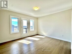 561 Vine Cliff Blvd in Markham, ON - Building Photo - Building Photo