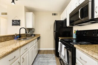 8055 E Thomas Rd, Unit m302 in Scottsdale, AZ - Building Photo - Building Photo