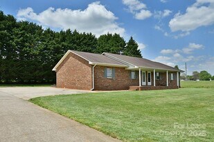 150 Glen-Gar Dr in Lincolnton, NC - Building Photo