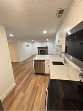 8318 Grambling Way in Sandy, UT - Foto de edificio - Building Photo