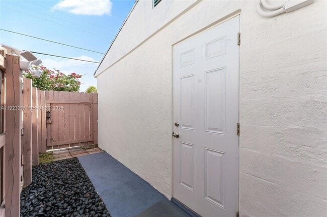 2634 Sheridan St, Unit 1 in Hollywood, FL - Building Photo - Building Photo