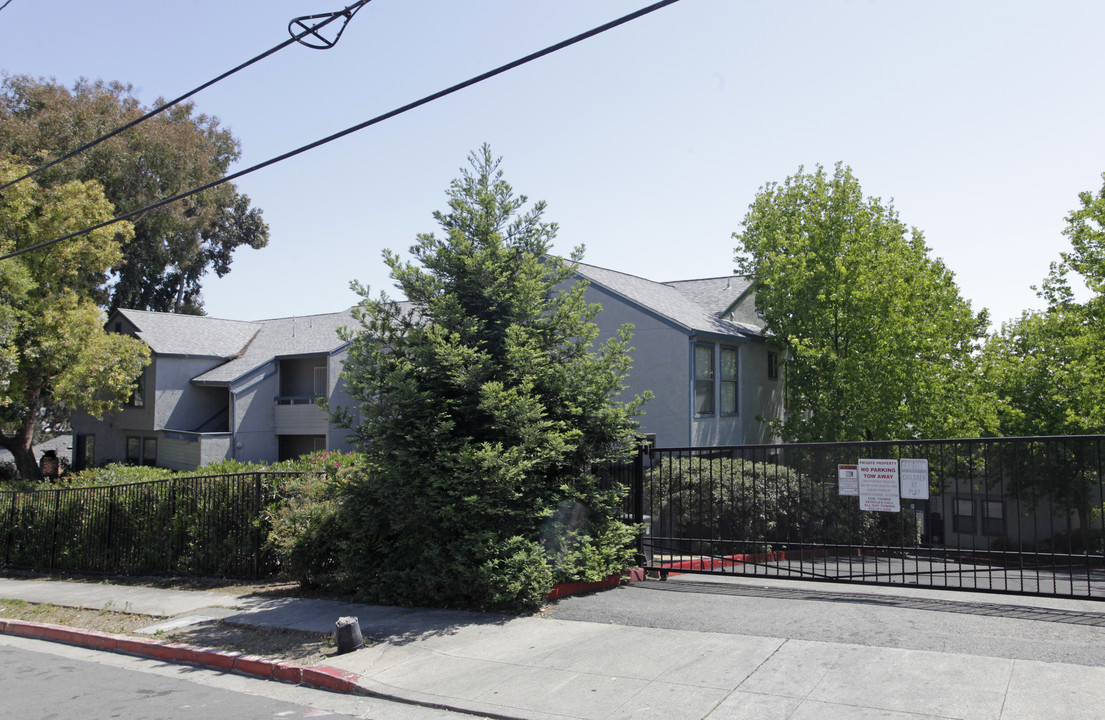 The Maubert Apartments in San Leandro, CA - Building Photo