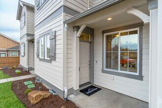 2549 NE Purcell Blvd in Bend, OR - Building Photo - Building Photo