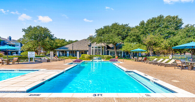 MAA Bear Creek in Euless, TX - Foto de edificio - Building Photo