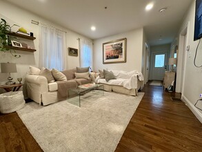 19-21 Bellevue St, Unit 1 in Waltham, MA - Building Photo - Building Photo
