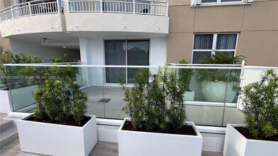 770 Claughton Island Dr in Miami, FL - Building Photo - Building Photo