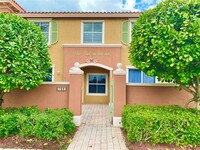 728 SW 106th Ave in Pembroke Pines, FL - Foto de edificio - Building Photo