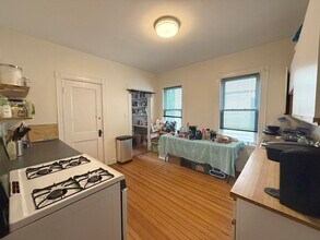 34 Belknap St in Somerville, MA - Foto de edificio - Building Photo