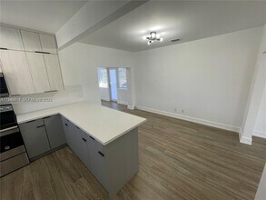 1051 SW 8th Ave in Miami, FL - Building Photo - Building Photo