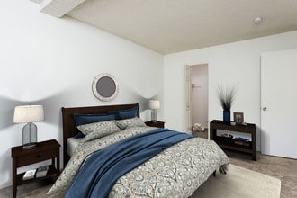 Indian Hills Apartments in Portland, OR - Foto de edificio - Building Photo