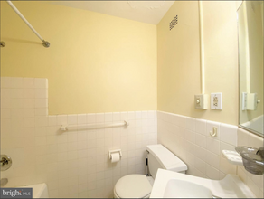2601 Pennsylvania Ave in Philadelphia, PA - Building Photo - Building Photo