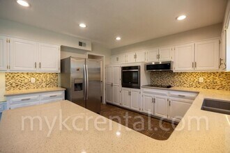 12012 Ensley Ln in Leawood, KS - Building Photo - Building Photo