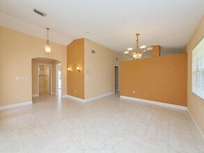 810 7th St SW in Naples, FL - Building Photo - Building Photo