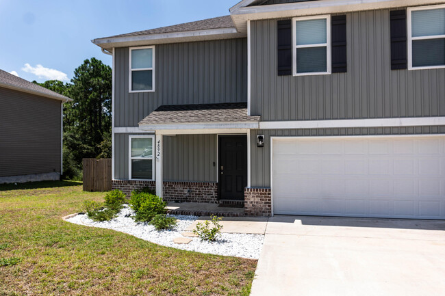 4892 Kensington Ln in Crestview, FL - Foto de edificio - Building Photo