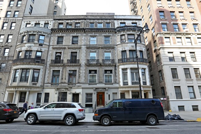 305 W 106th St in New York, NY - Building Photo - Building Photo