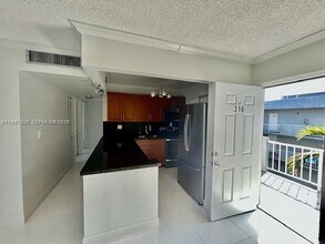 1725 W 60th St in Hialeah, FL - Building Photo - Building Photo