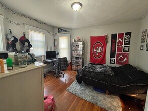 14 Belknap St, Unit 2 in Somerville, MA - Foto de edificio - Building Photo